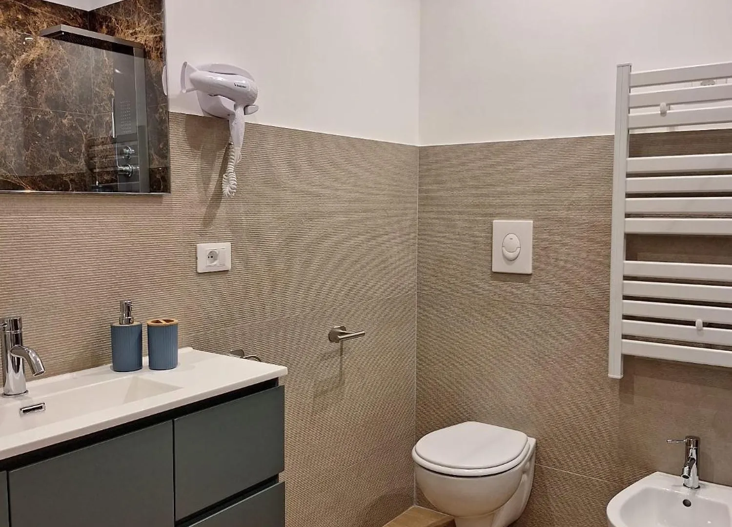 Barirooms - Sparano Suites 0*, בארי
