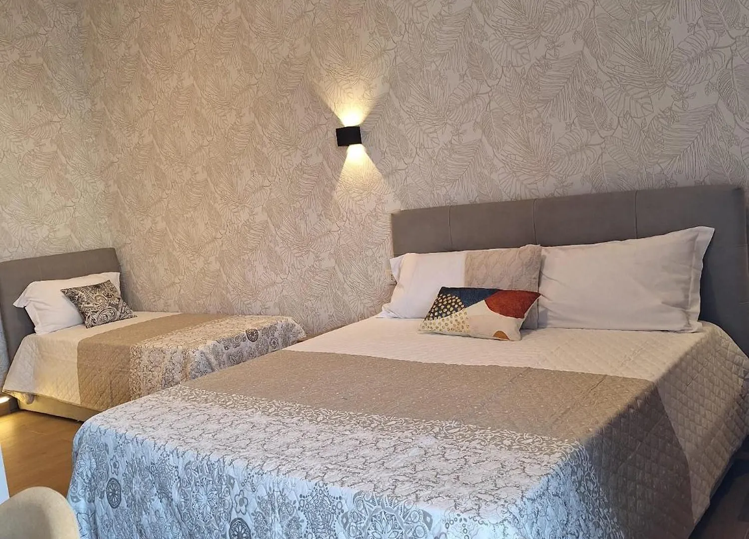 Barirooms - Sparano Suites 0*, בארי